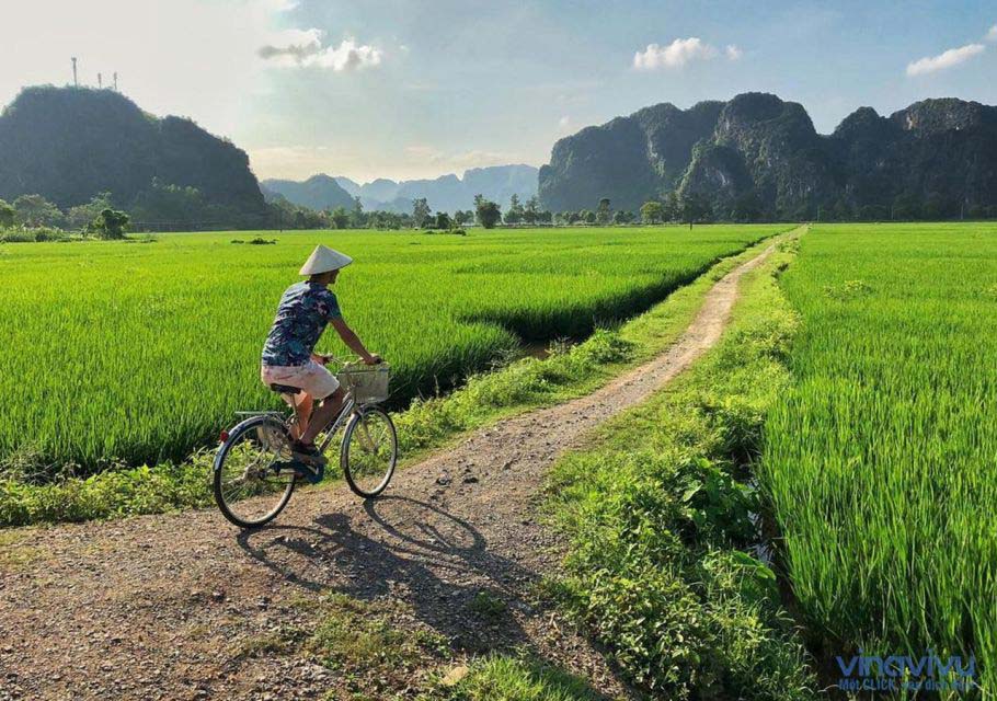 hiking in Ninh Binh